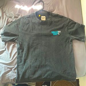 Men’s size M gallery dept tee